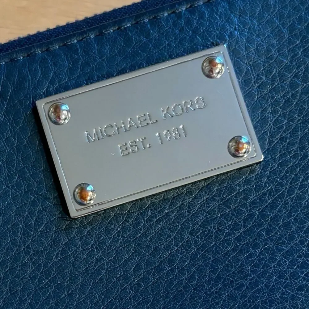 Michael Kors Jet Set Navy Blue Zip Around Long Continental Wallet EUC - Picture 4 of 16